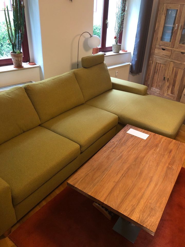Hochwertiges Sofa grün Federkern sehr gut erhalten in Dresden