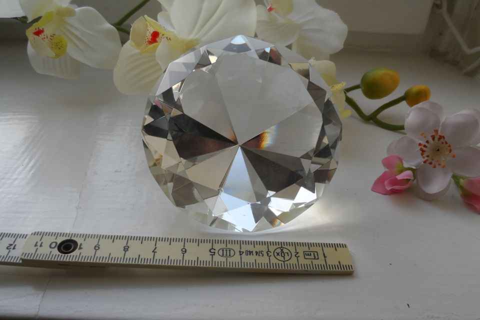 Kristallglas Diamant 8 cm in OVP Briefbeschwerer Esoterik Traumfä in Berlin