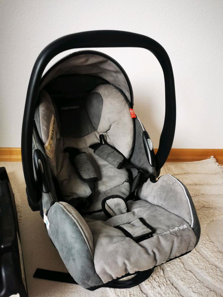 Recaro Kindersitz Autoschale Babyschale ISO Fix Station in Norderstedt