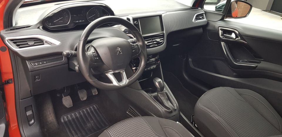 Peugeot 208 1.2 Allure Alu 17'' Rückwärts Kamera in Klipphausen