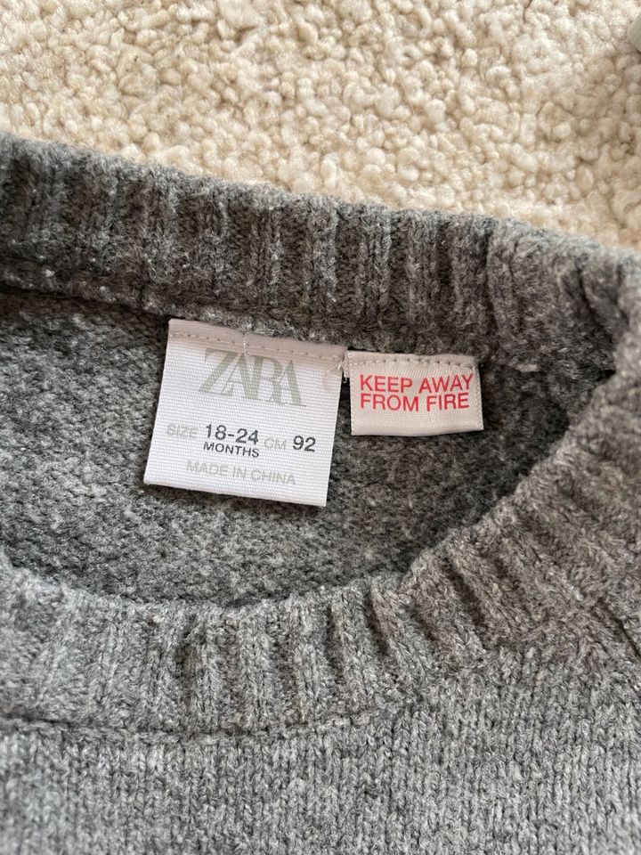 Zara Pullover grau Gr. 92 in Aue