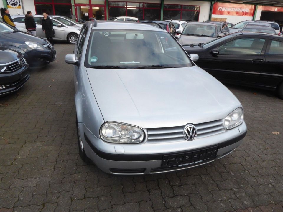 Volkswagen Golf 1.6 FSI Comfortline Variant in Minden