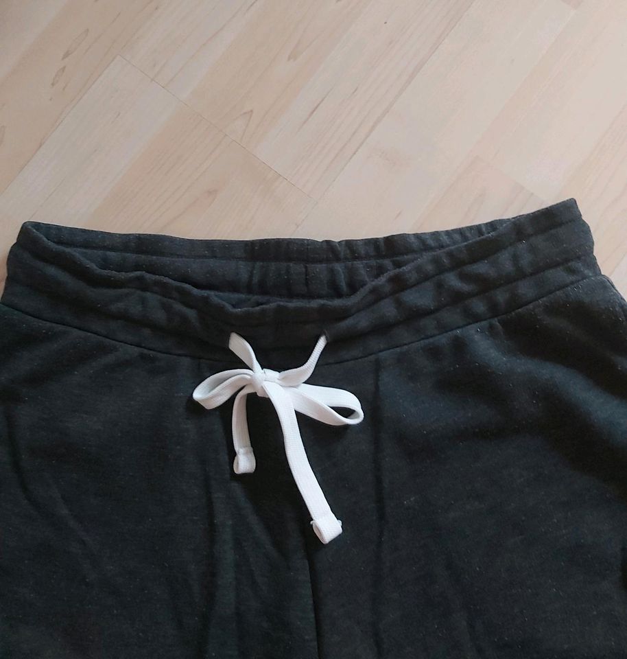 Adidas Herren Sporthose - Gr. M - neuwertig + 1 Hose gratis in Berlin