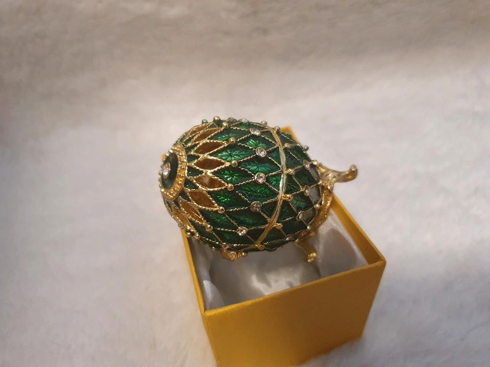 Emailliertes Faberge Ei in Bogen Niederbay