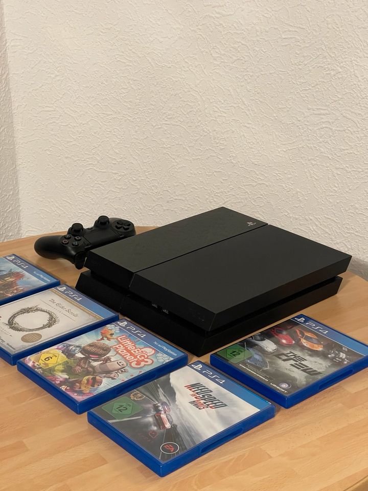 PlayStation 4 inkl. 5 Spiele + Controller in Mettmann