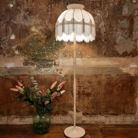 Weiße 60er 70er Fransen Stehlampe Boho Vintage Friedrichshain-Kreuzberg - Kreuzberg Vorschau