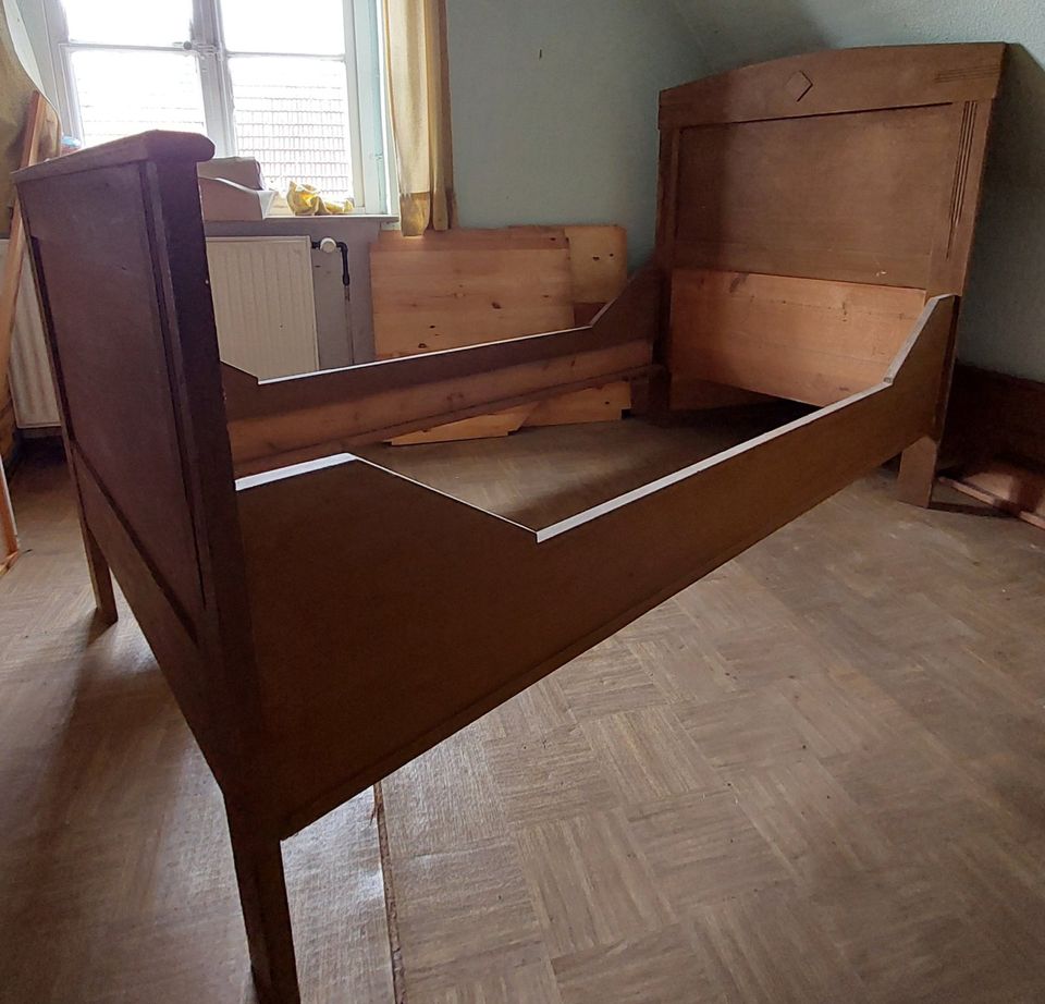 Betten 2 Stück, antik in Osnabrück