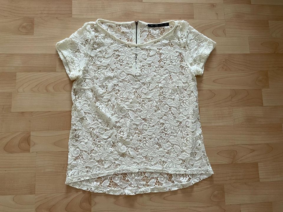 ZARA Bluse mit Spitze GR. M in Berlin