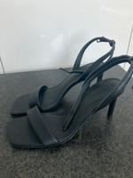 Stradivarius Sandalen high heels schwarz  39 neu Hessen - Rüdesheim am Rhein Vorschau