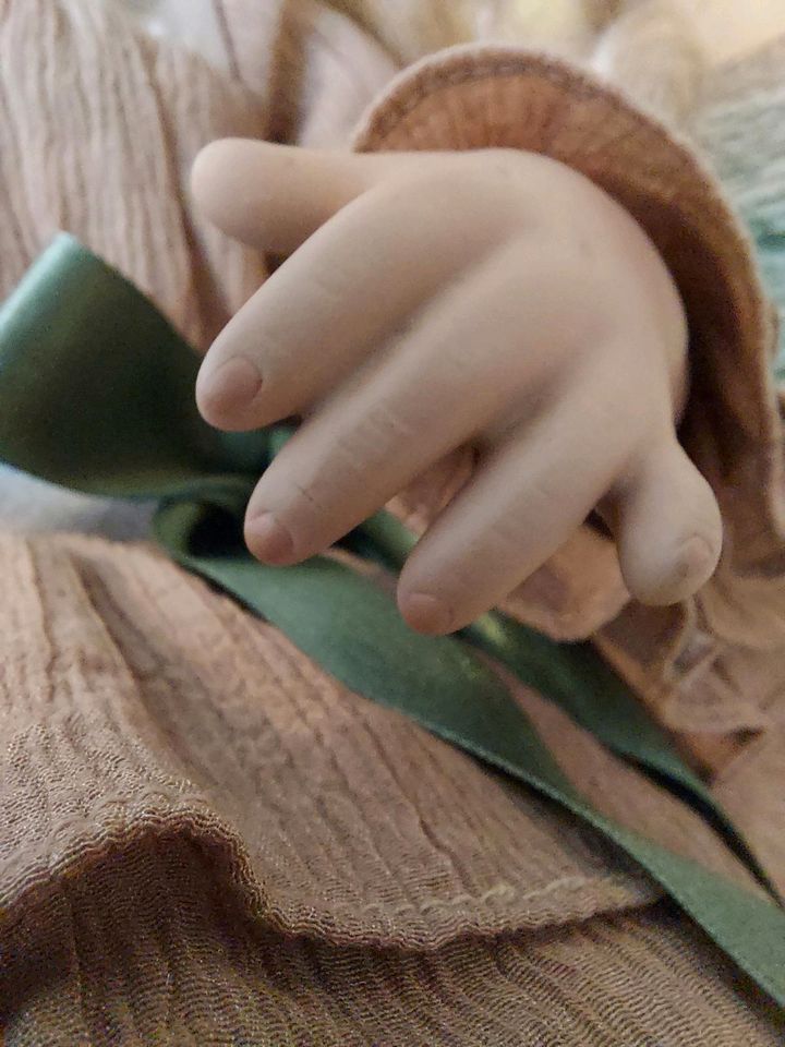 Bezaubernde blonde Unbekannte Porzellanpuppe Künstlerpuppe mit Nr in Hünxe