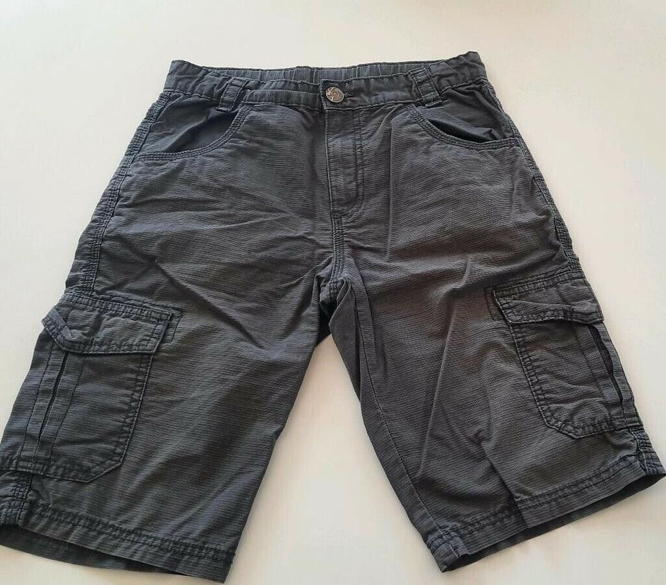 Kurze Hose / Shorts - Gr. 152 in Nusse