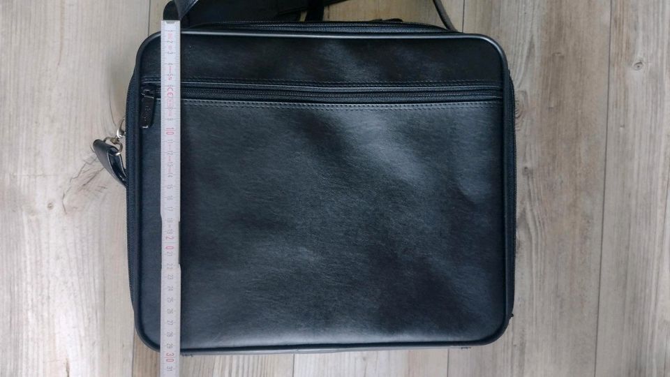 Laptop Tasche, Notebook Tasche, Slip Case schwarz, veganes Leder in Hamburg