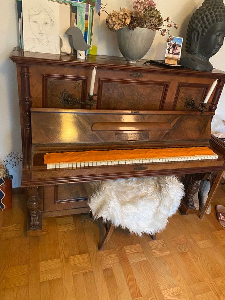 Schönes altes Klavier in Schaalby