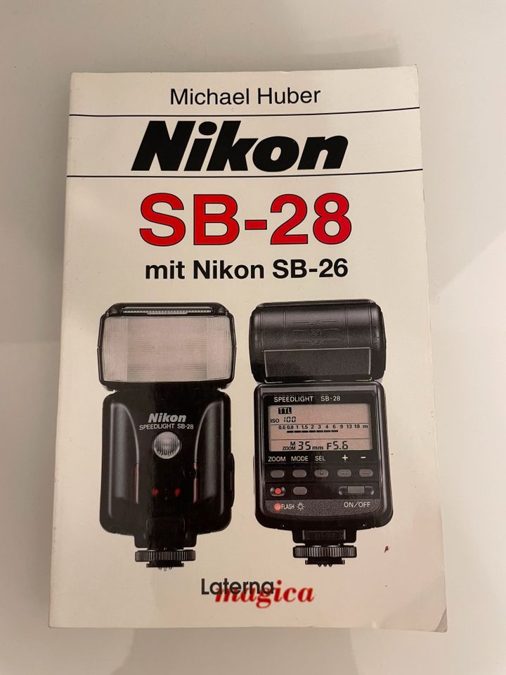 NIKON SB-28 mit Nikon SB-26 / Michael Huber Blitz Buch in Hamburg