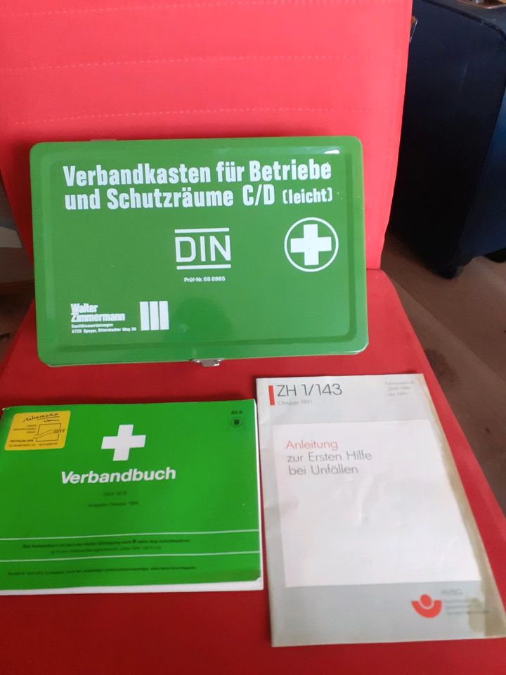 Blechdose Verbandkasten / Verbandbuch in Nordrhein-Westfalen