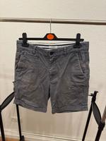 Sehr gut erhaltene Kurze Herren Hose Shorts grau mit Taschen Neustadt - Gartenstadt Süd Vorschau