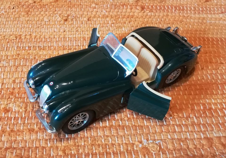 Burago Jaguar XK 120 (1948) * Cabrio * Modell-Auto * top Zustand in Bleicherode