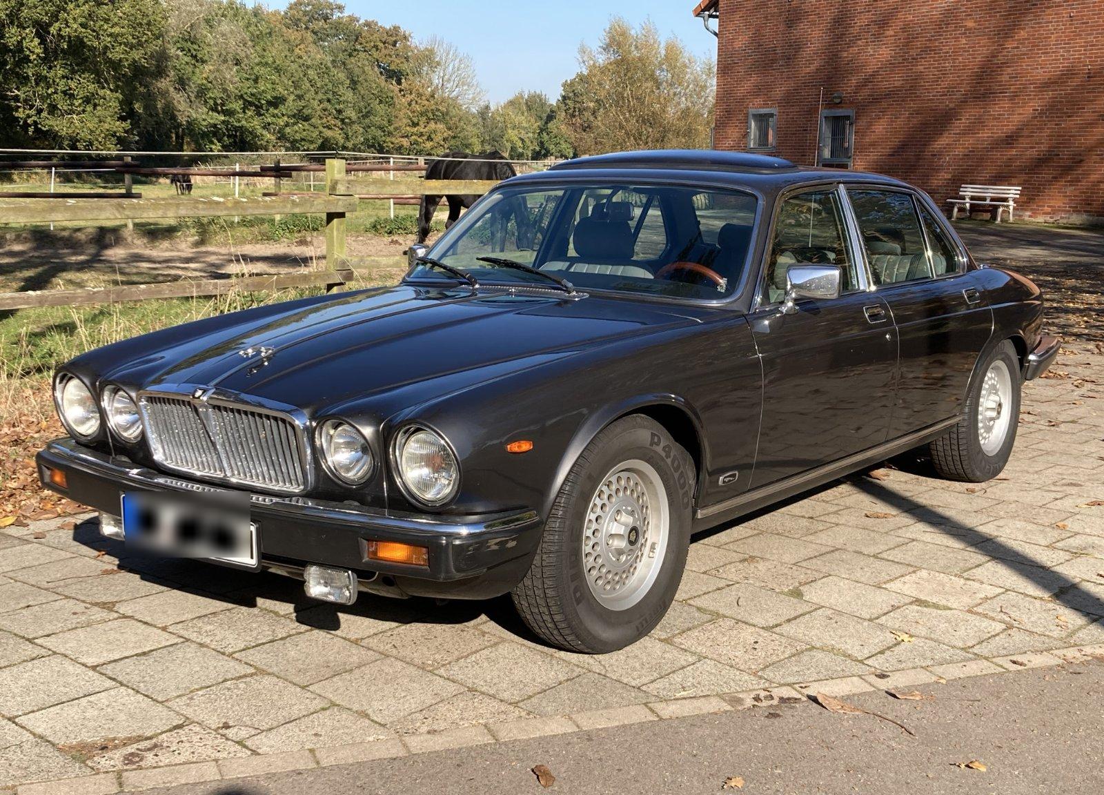 Abbildung des Autos Jaguar XJ 12 Series III …