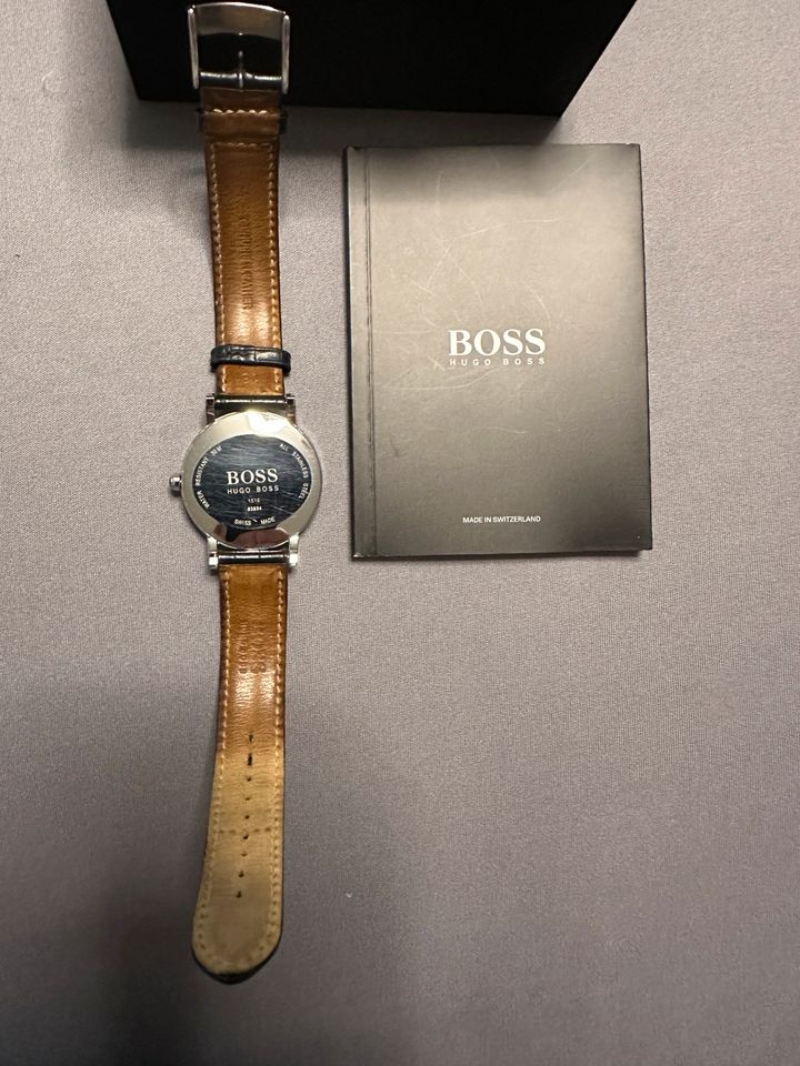 Hugo Boss Herren Uhr 1510 echt Leder Top Zustand in Bad Bederkesa