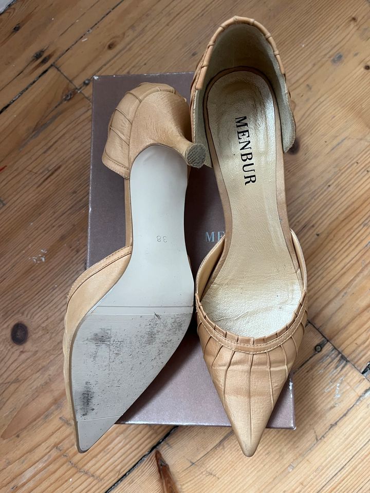 Y2K 2000er Menbur Abendschuhe Pumps Abendkleid 38 tan gold Seide in Frankfurt am Main