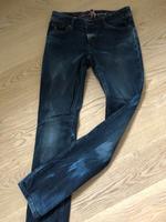 Esprit Jeans dunkelblau Gr.28/32 verwaschener Look top Zustand Sachsen-Anhalt - Weißenfels Vorschau