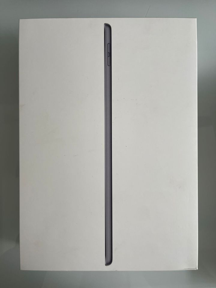 Apple iPad 9th Generation 64GB Wi-Fi Space Grey Neuwertig MK2K3FD in Hamburg