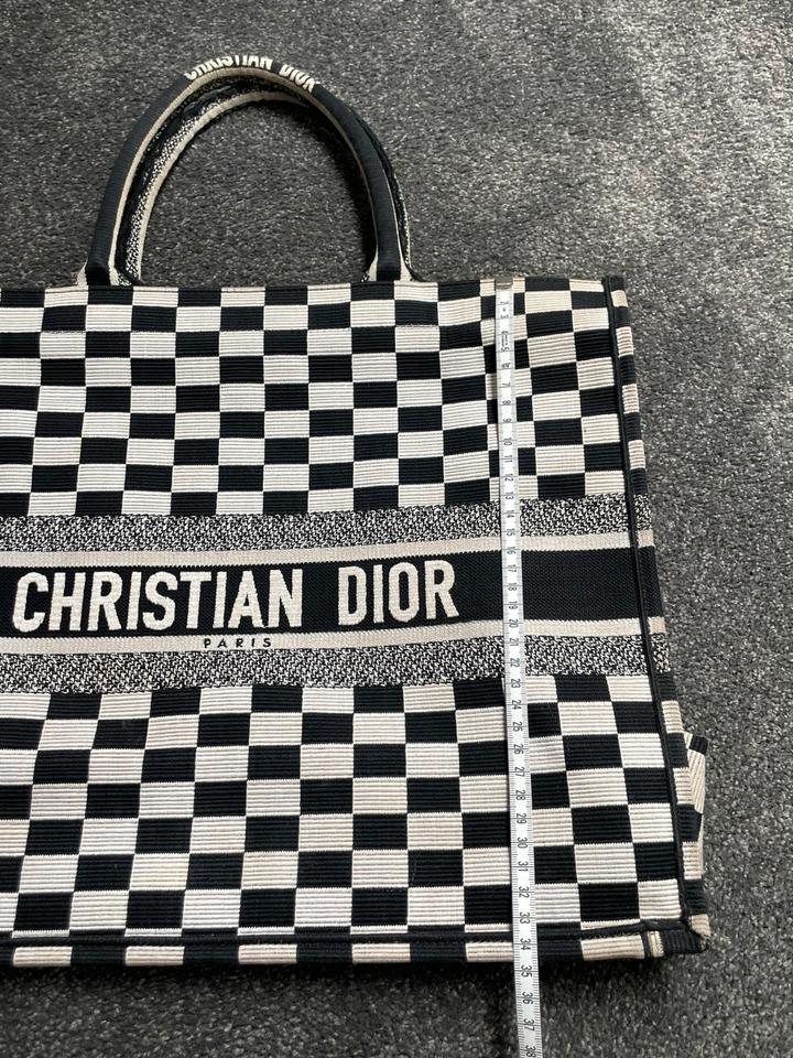 Dior bucket bag 2019 deals