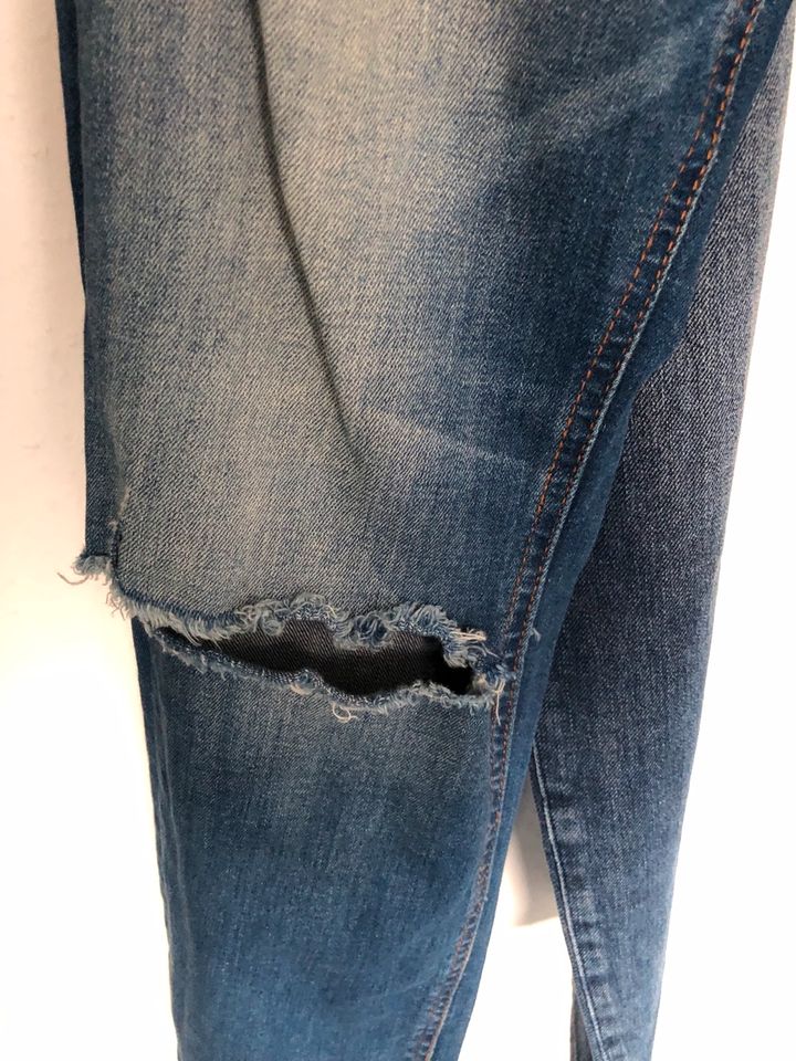 ZARA 2 X Jeans  Skinny Gr 34/32 in Kassel