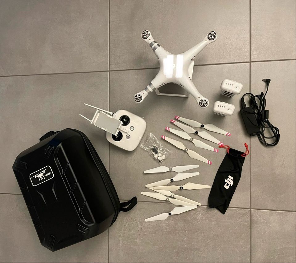 DJI Phantom Advanced  mit 2 Akkus und Rucksack in Bad Lippspringe