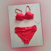 Bikini. Rot. L. 80 B. Neu Nordrhein-Westfalen - Niederzier Vorschau