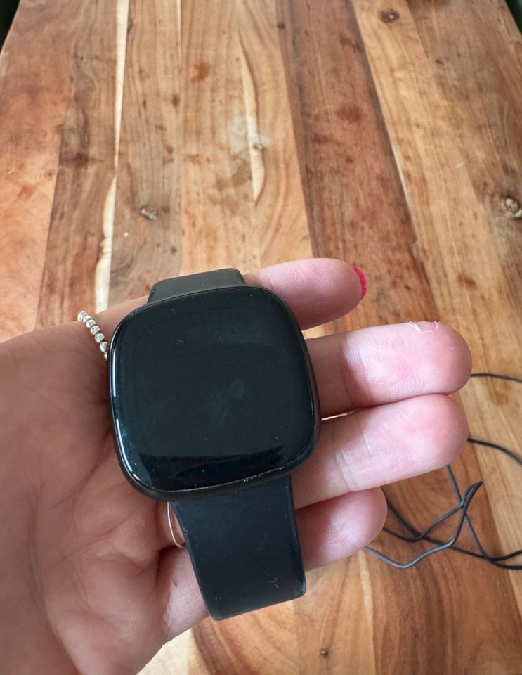 FitBit Versa 3 schwarz extra Ladestation Smart Watch in Hannover