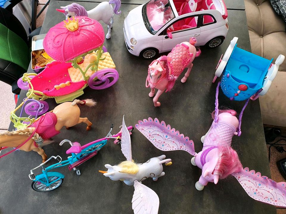 Barbie Sammlung...Puppen, Kleidung, Pferde, Kutsche, Auto... in Herne