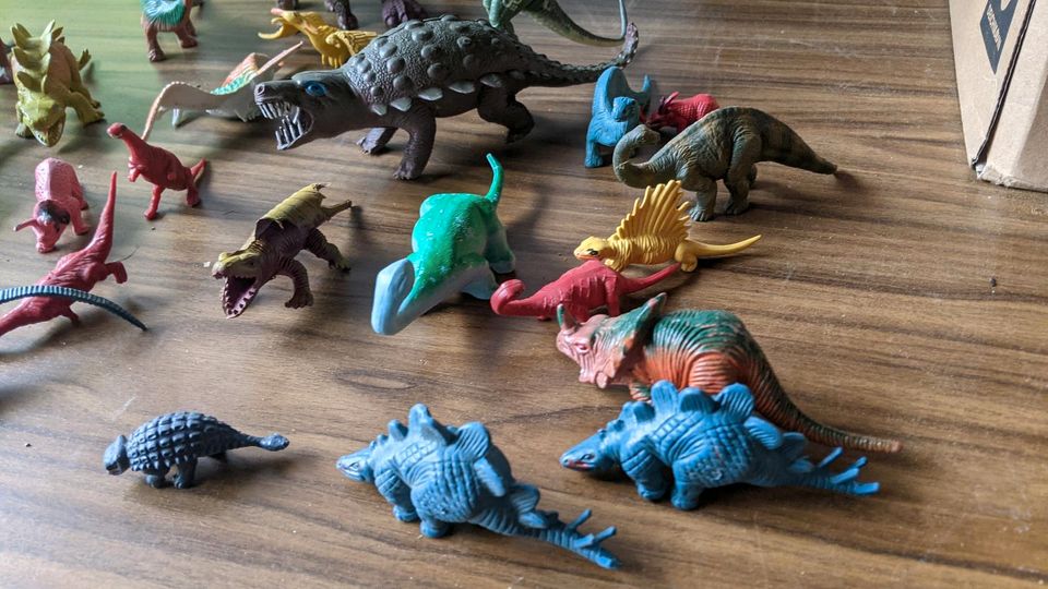 DINO Dinosaurier Spielzeug Plastik / guter Zustand / Jurassic in Georgenthal