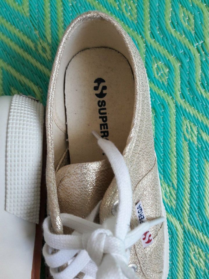 SUPERGA Schuhe, Turnschuhe, Sneaker, Schnürschuhe Gold Gr. 36 NEU in Trossingen