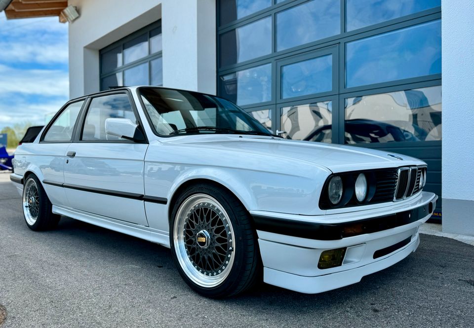 BMW E30 320i Coupe Edition / Restauriert / TÜV - H in Schonstett