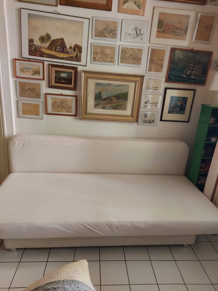 Neuwertige Couch / Zusatzbett mit Stauraum in Berlin