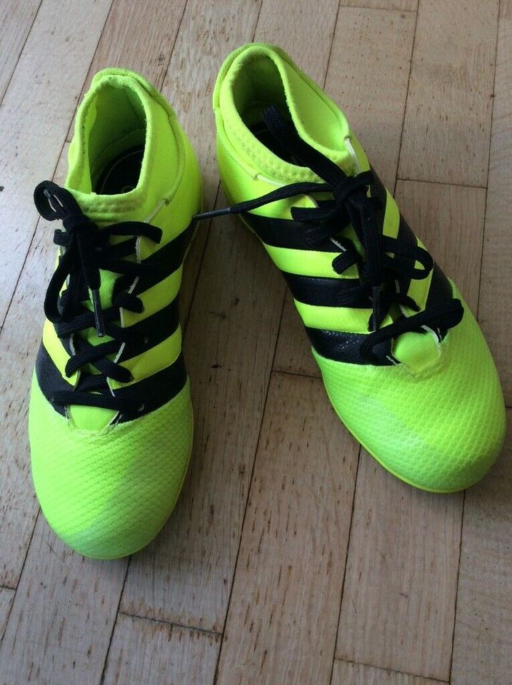 Fußball Hallenschuhe Adidas 16.3 Gr.34 in Schallbach