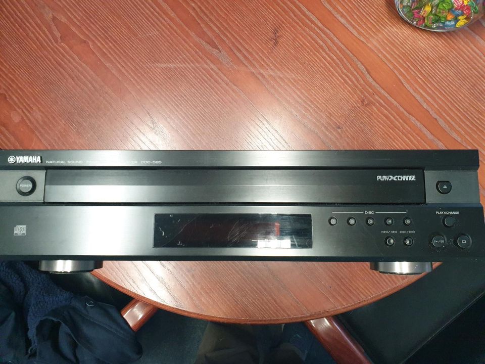 YAMAHA CDC-585 Natural Sound Compact Disk Player in Scharbeutz