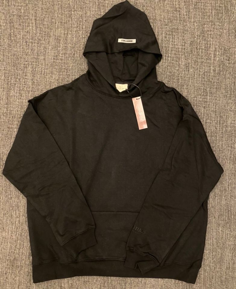 Fear of god essentials hoodie in Hamburg