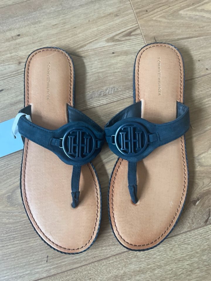 Tommy Hilfiger Schuhe. Flip Sandalen blau in Dresden