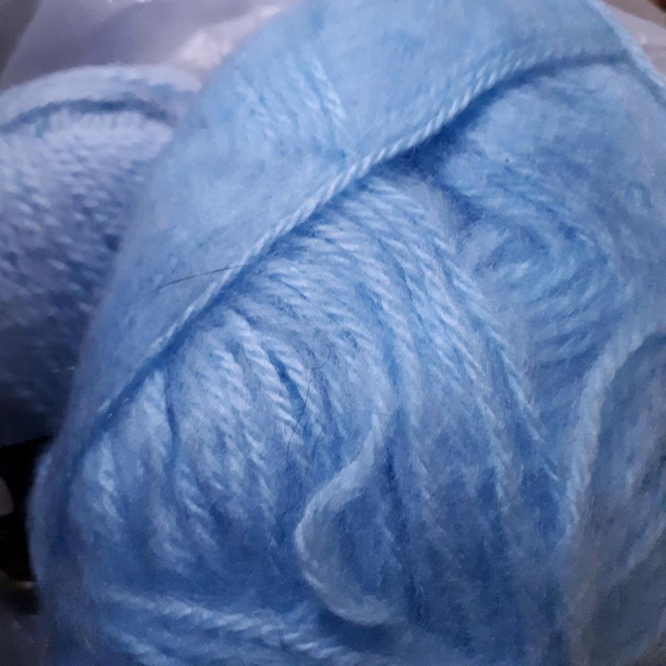 Blaues Mohair (2 Farbtöne: blau und hellblau) in Düsseldorf