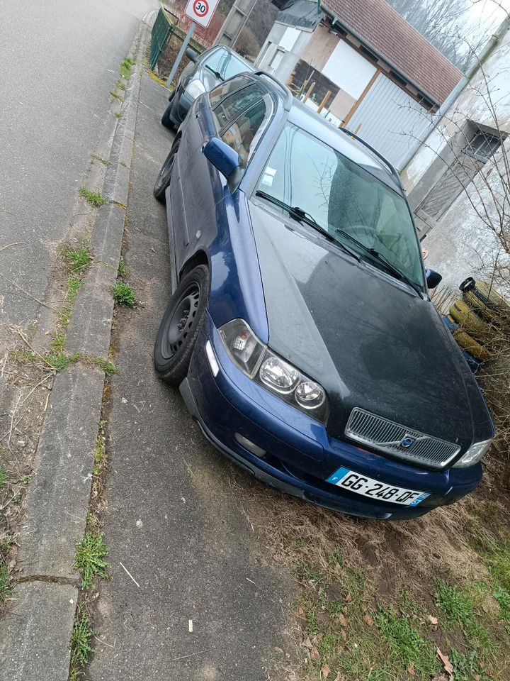 Volvo V40 1,8l in Zweibrücken