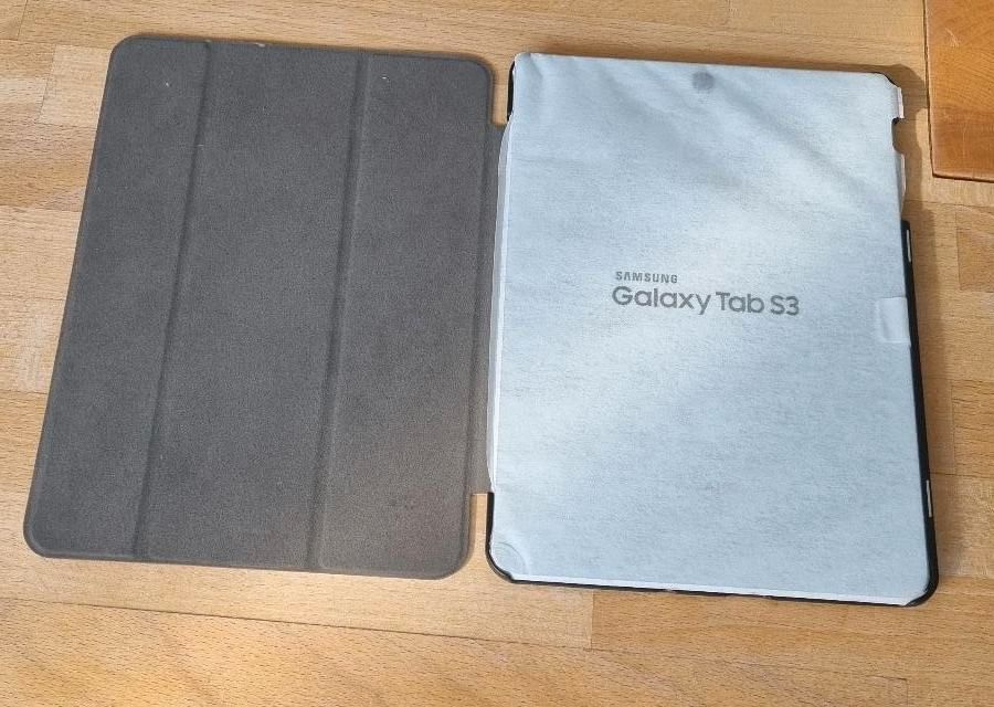 Samsung Galaxy Tab 3 in Silber inkl. Schutzhülle in Hilpoltstein