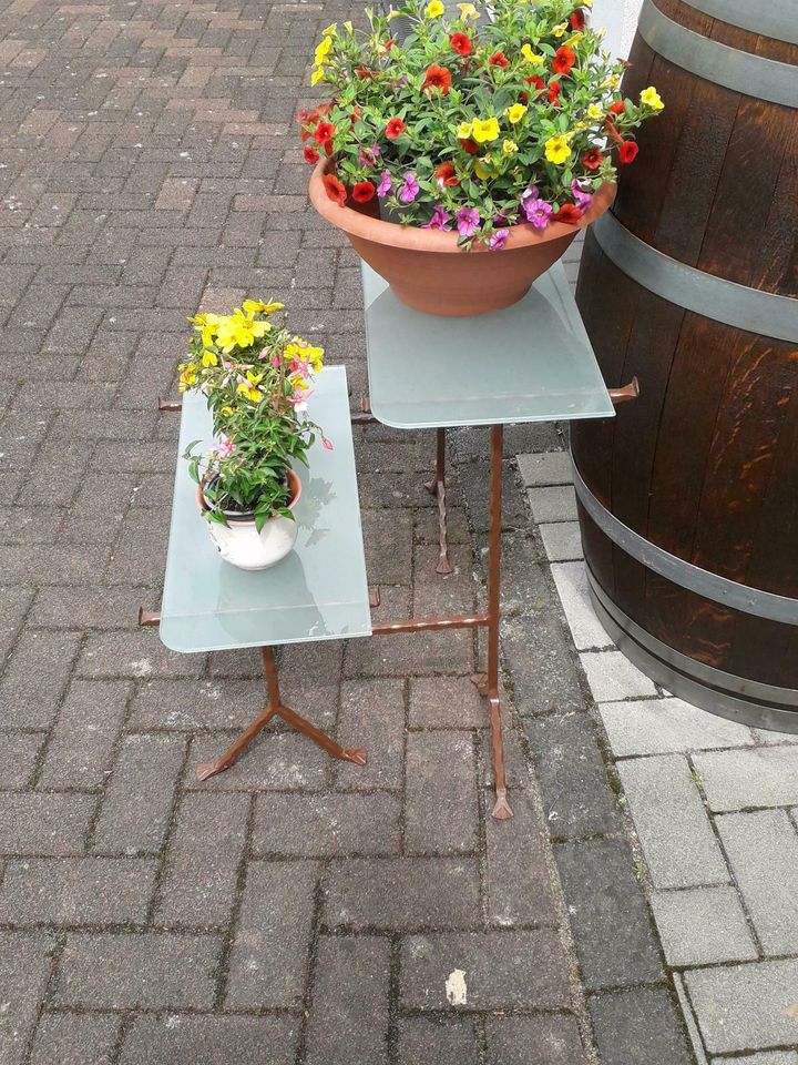 Blumenständer in Flieden