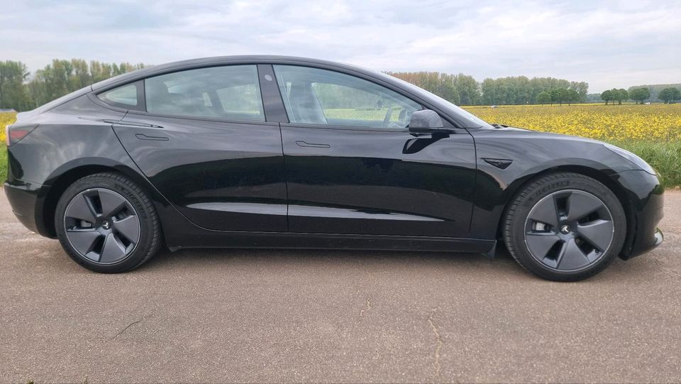 Tesla Model 3 RWD SR+ in Dormagen