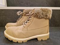 Boots Stiefel von Deichmann Gr. 38 beige Plüsch Baden-Württemberg - Vörstetten Vorschau