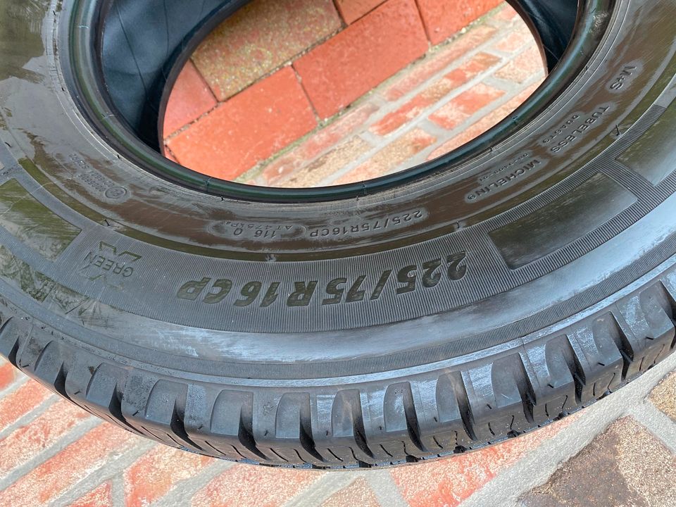 Michelin Sommerreifen 225/75 R16 CP 116Q in Friesoythe