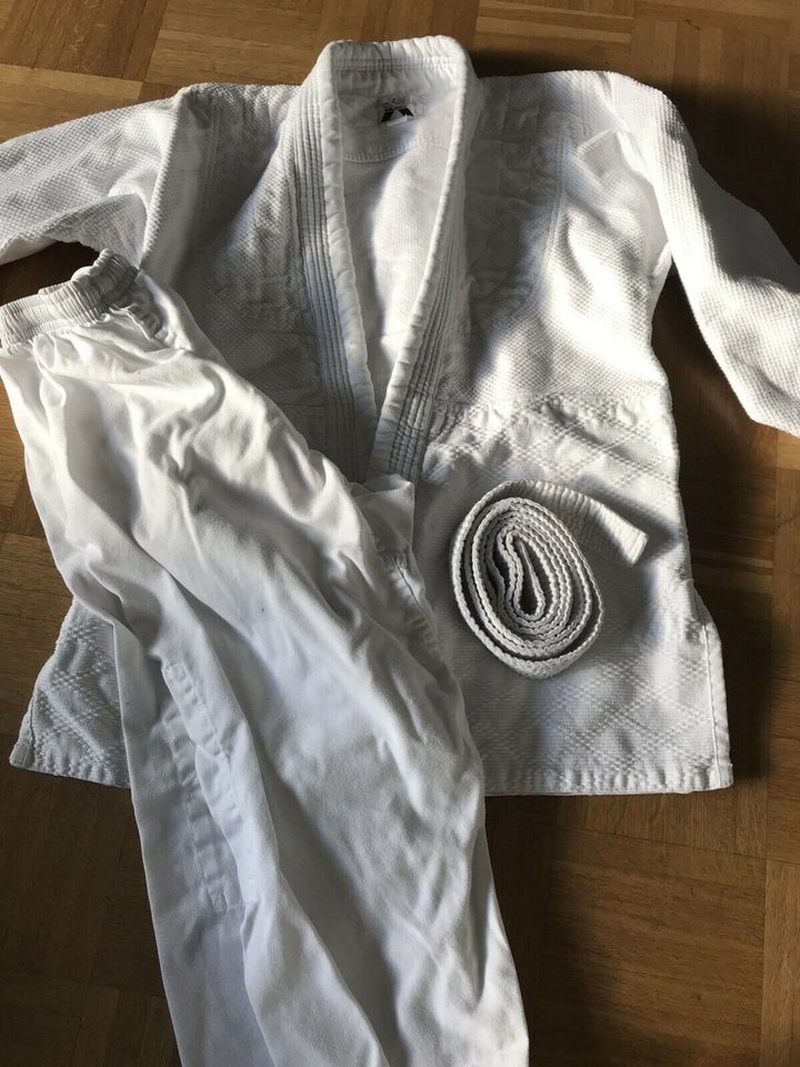 Aikido Judo Anzug neuwertig in Zirndorf