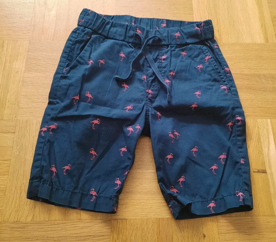 H&M Baumwoll-Shorts Gr. 110 blau mit pinken Flamingos in Gütersloh