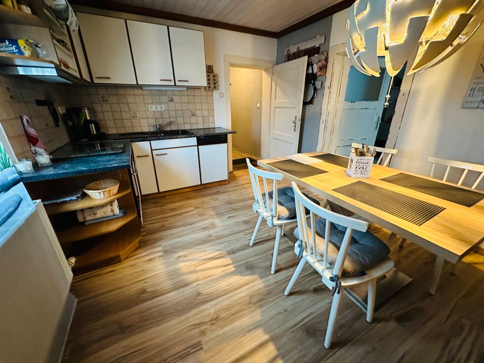 Renovierte 2,5-Zimmer-Wohnung mit Vollmöblierung in Weidenberg